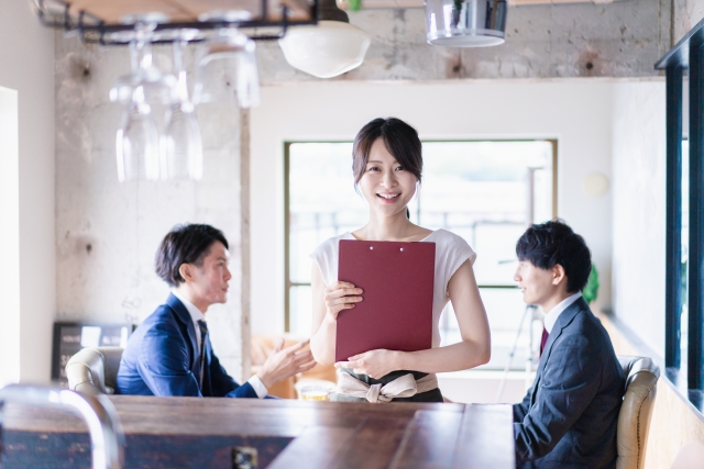 盛岡市でレストランバイトするならココ！石割桜と赤レンガ館が映えるまち！